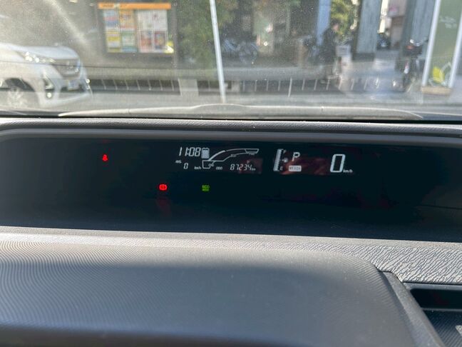 機能的なインパネ周り！必要な情報が一目でわかります。【アクア】